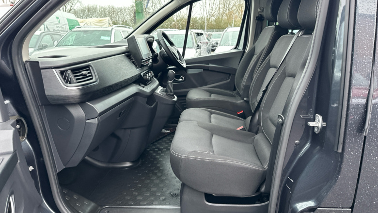 Renault Trafic Lwb Minibus Diesel LL30 Blue dCi 170 Extra 9 Seater EDC